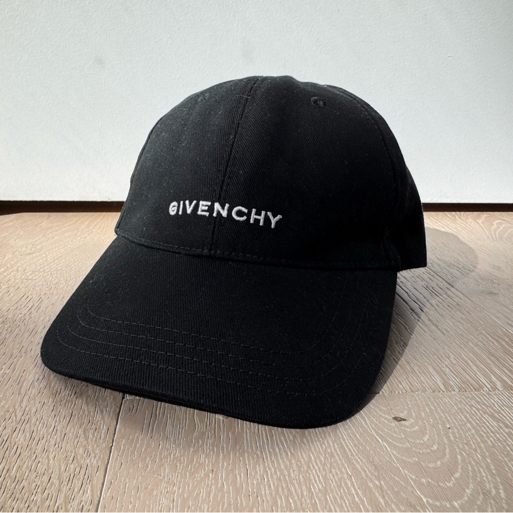 GIVENCHY embroidered cap in cotton
